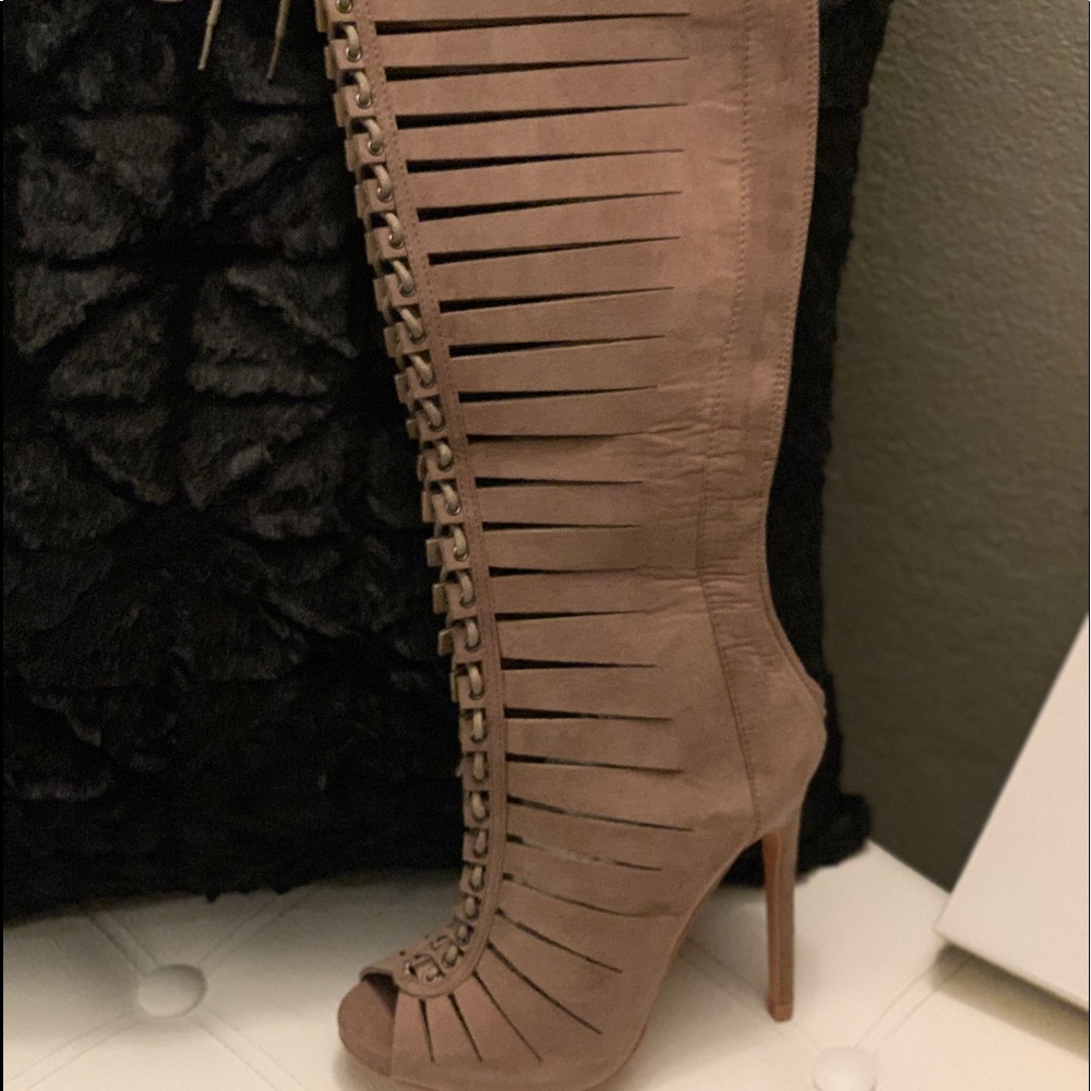 Boots - Picture 3 of 3